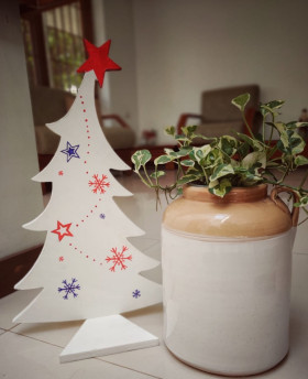 Hand painted decorative Christmas tree (White)